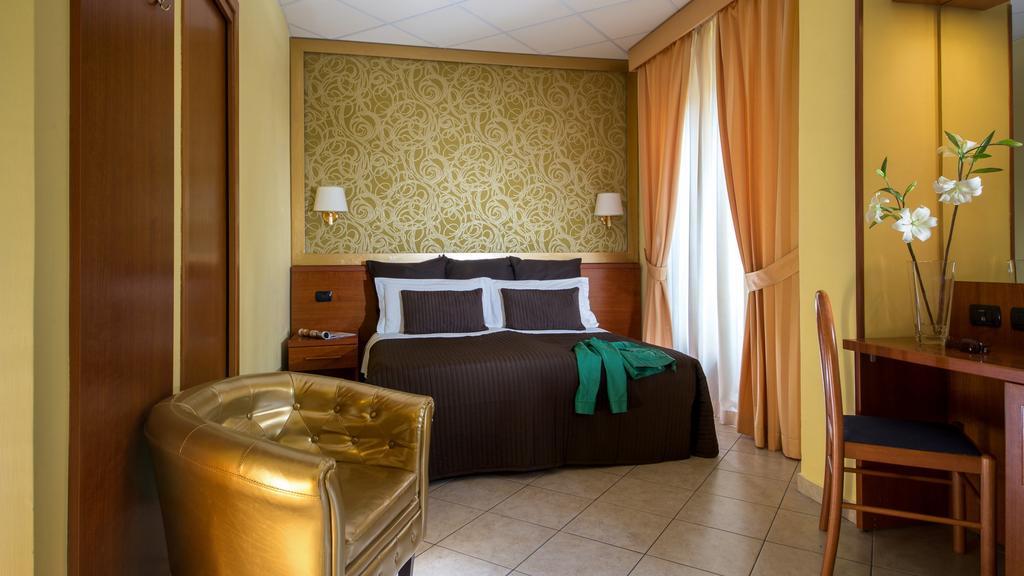 In Roma Vale&Hillary Colosseo B&B Habitación foto